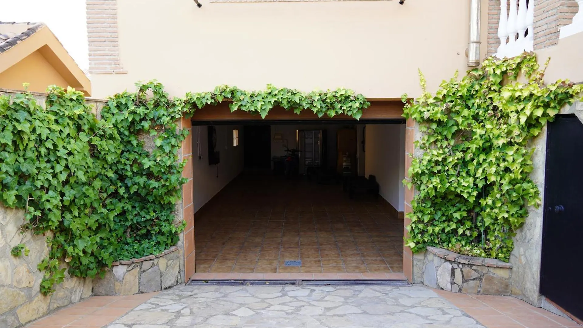 Villa Oropendola Belicena Spain